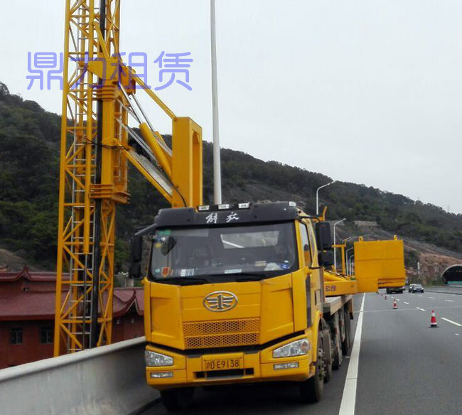 广州某大桥桥底检修